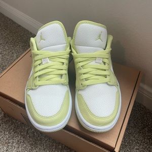 Jordan 1 Low Limelight